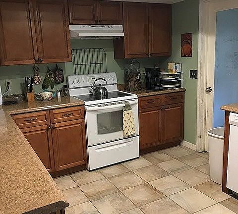5th image of 589 Wexford Dr E