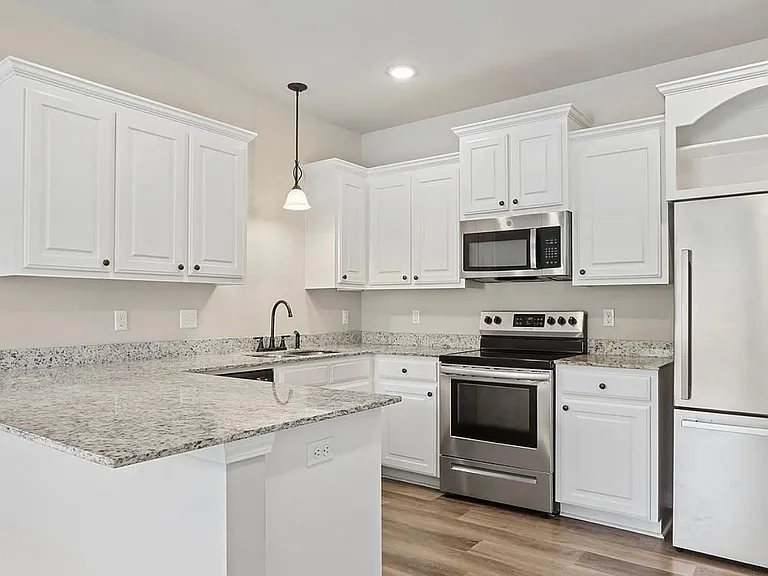 3052 S Roth Ave — Photo 2