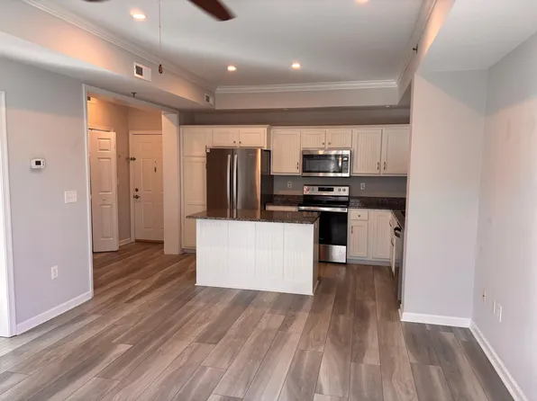 907 S Main St, Blacksburg, VA 24060