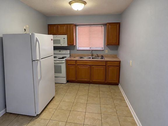 2nd image of 915 11th Ave