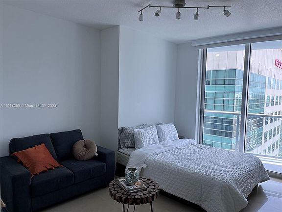 3rd image of 185 SW 7th St APT 2706