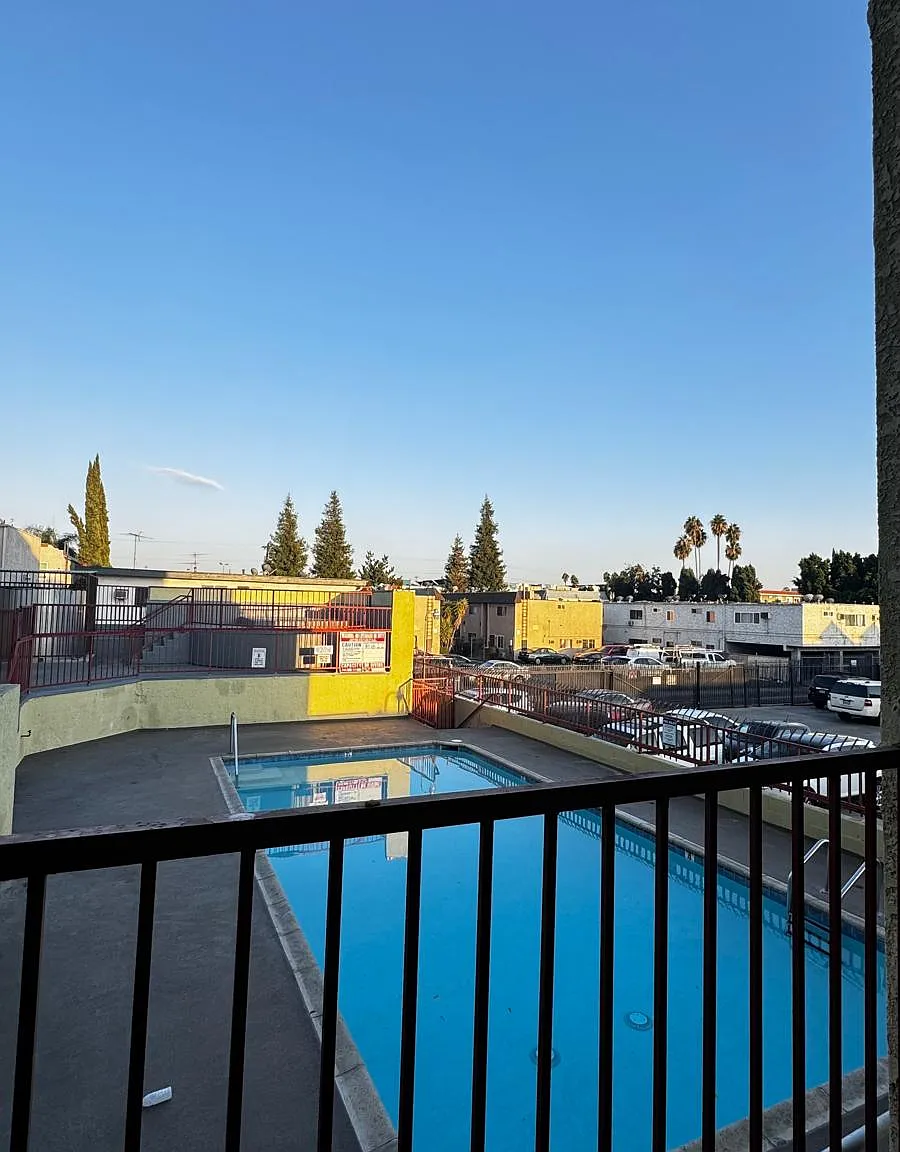 8616 Willis — Photo 1