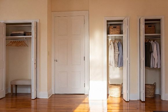 Exceptionally extra large bedroom (continued)
