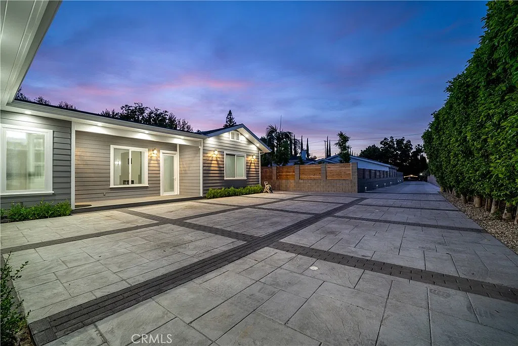 4 bed, 3000 sqft, $9,450 — Photo 2