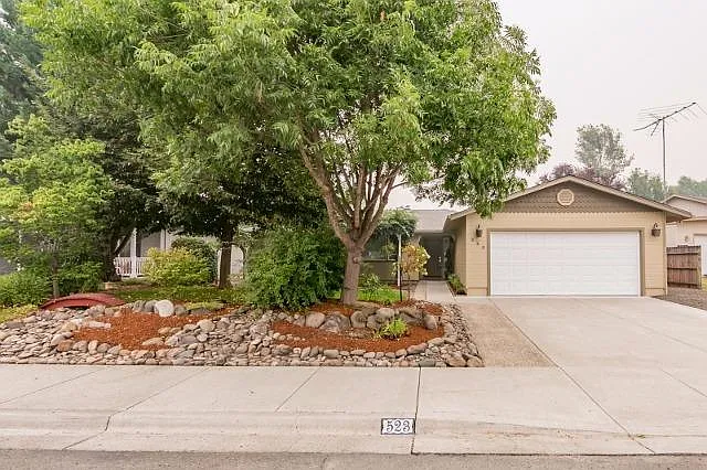 523 Teakwood Dr photo 1
