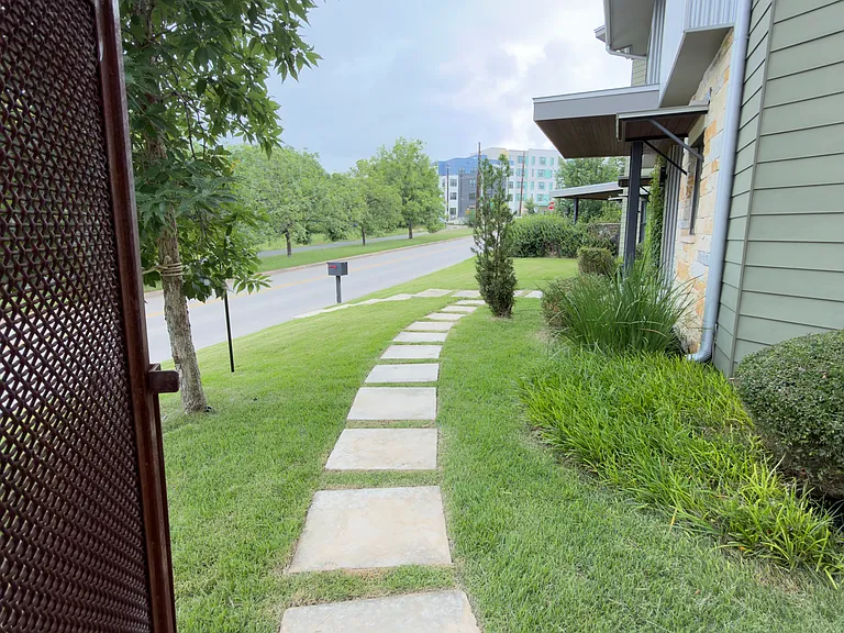 2117 Pershing Dr — Photo 32