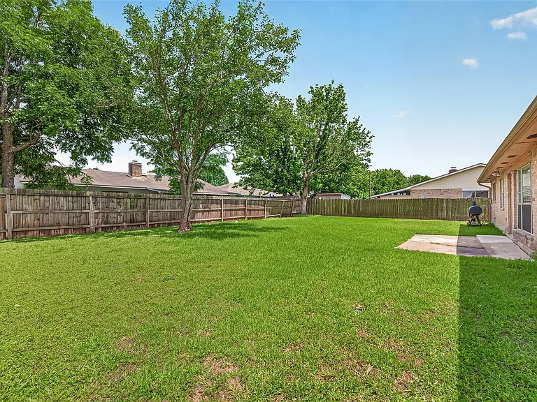 9903 Kent Towne Ln — Photo 35
