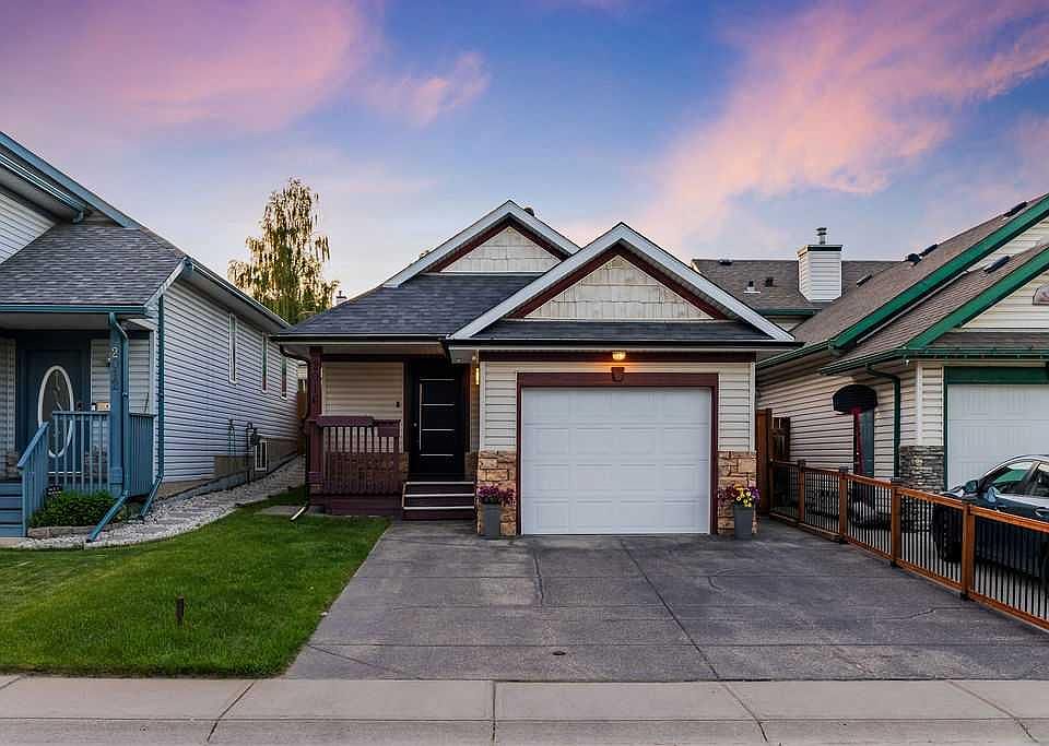 1st image of 2016 Country Hills Cir NW