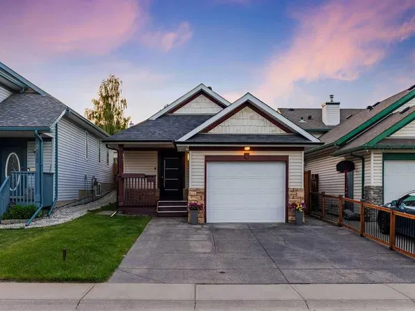 2016 Country Hills Cir NW, Calgary, AB T3K 4Z2