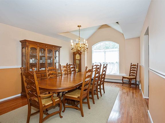 4th image of 2 Quail Ct
