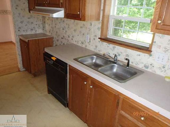 3rd image of 150 W 1st St