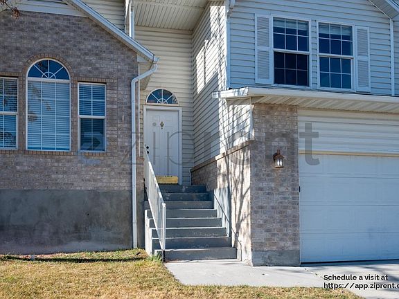 Exterior Front Entry