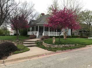 525 W 6th St, Chapman, KS 67431