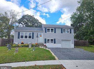 12 Trinity Ln, Blackwood, NJ 08012
