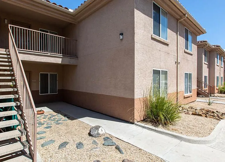 Parkway Apartments — Photo 2
