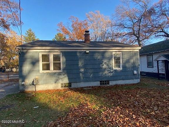 2nd image of 2413 Hoyt St