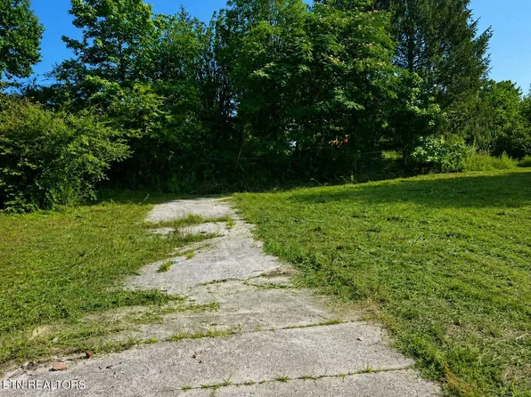 106 Wiley Cemetery Ln, Rocky Top, TN 37769