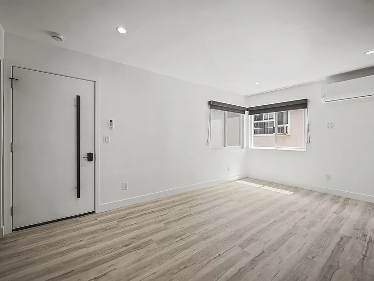111 N Normandie Ave — Photo 17