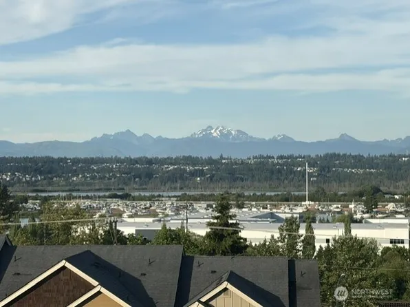 527 Pilchuck Path, Everett, WA 98201