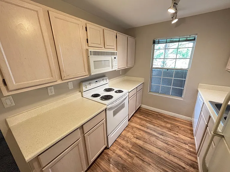 231 W Horizon Ridge Pkwy #124 — Photo 7