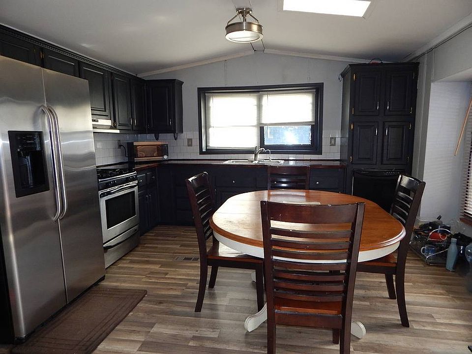 1st image of 20 Manor Dr