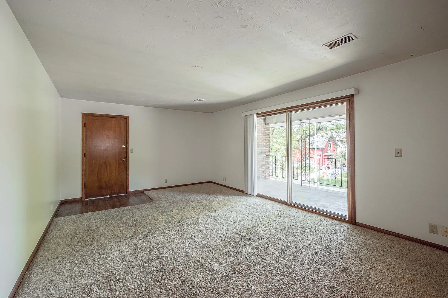 2 bed, 1143 sqft, $949 — Photo 2