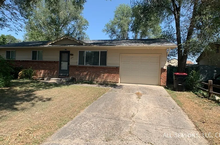343 Rosewood Dr — Photo 1