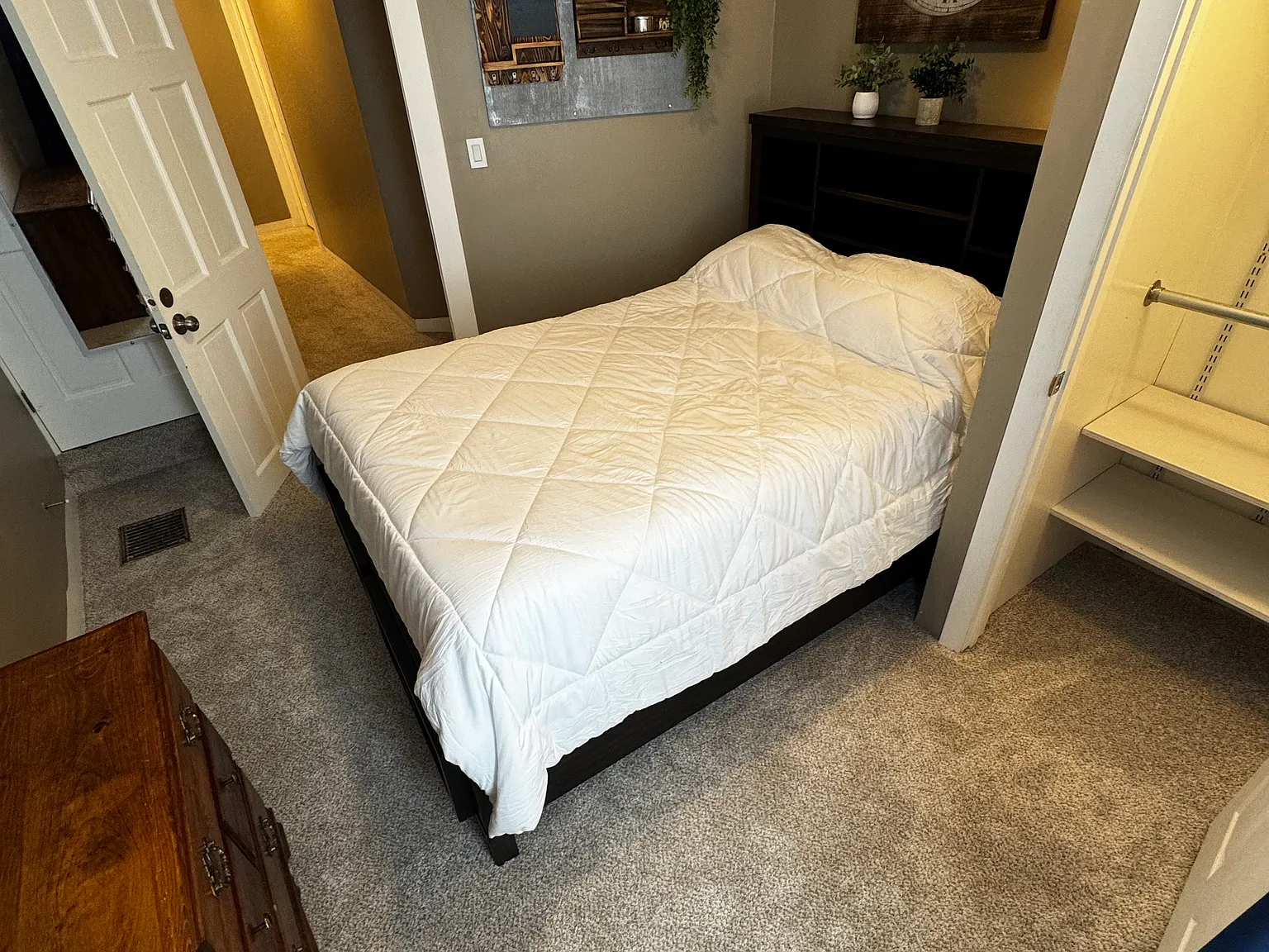 2 bed, $1,400 — Photo 2