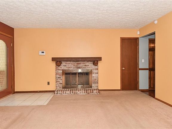 4th image of 8624 Old Dominion Ct