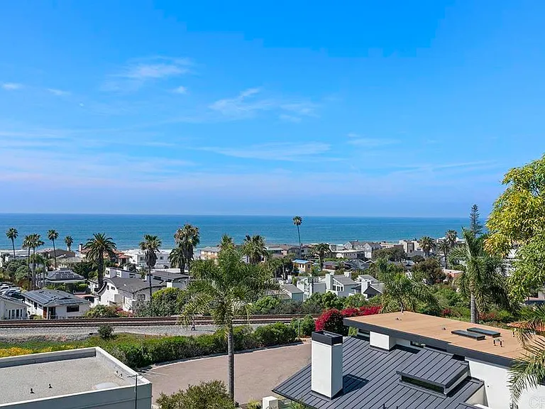 1654 Camino Del Mar #UPPER — Photo 53