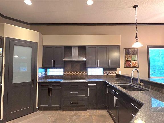 4th image of 101 Edgebrook Grv NW