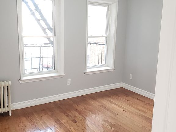 5th image of 100 W 33rd St #11022598