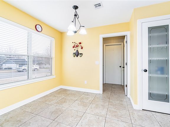 3rd image of 2910 W Beechwood Dr