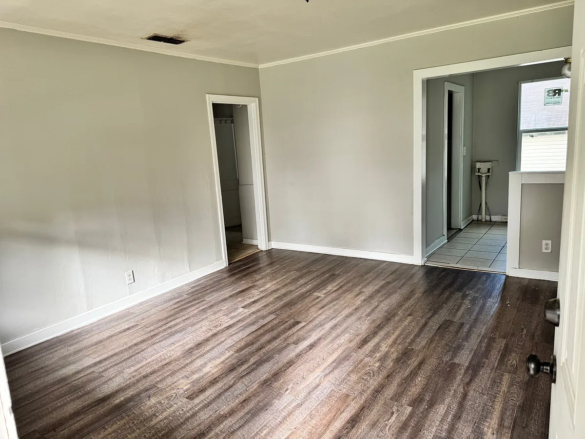 Building Photo - 1409 N Dawson St #A