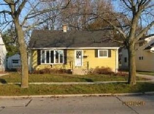 2147 S 18th St, Manitowoc, WI 54220