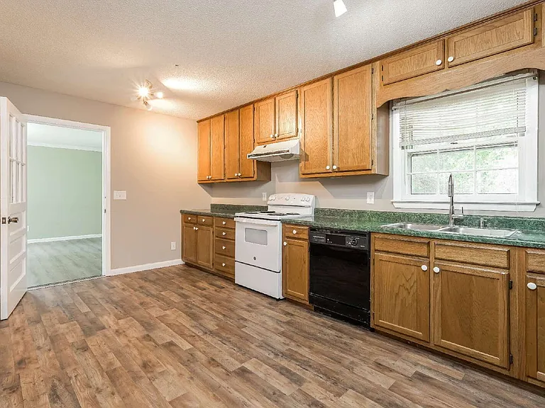 717 Milling Rd — Photo 9