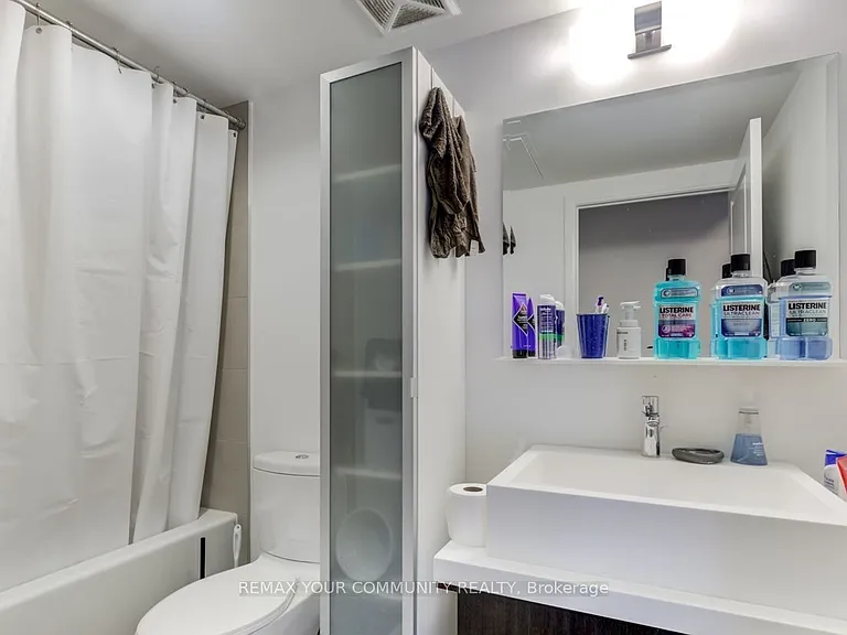 65 Mary St #1011 — Photo 6