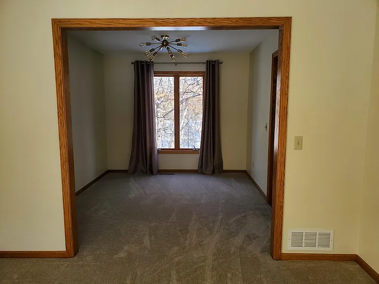 430 Zinnia Ln N — Photo 16