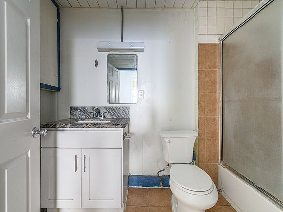 3rd image of 1070 W Santa Ana Blvd #B