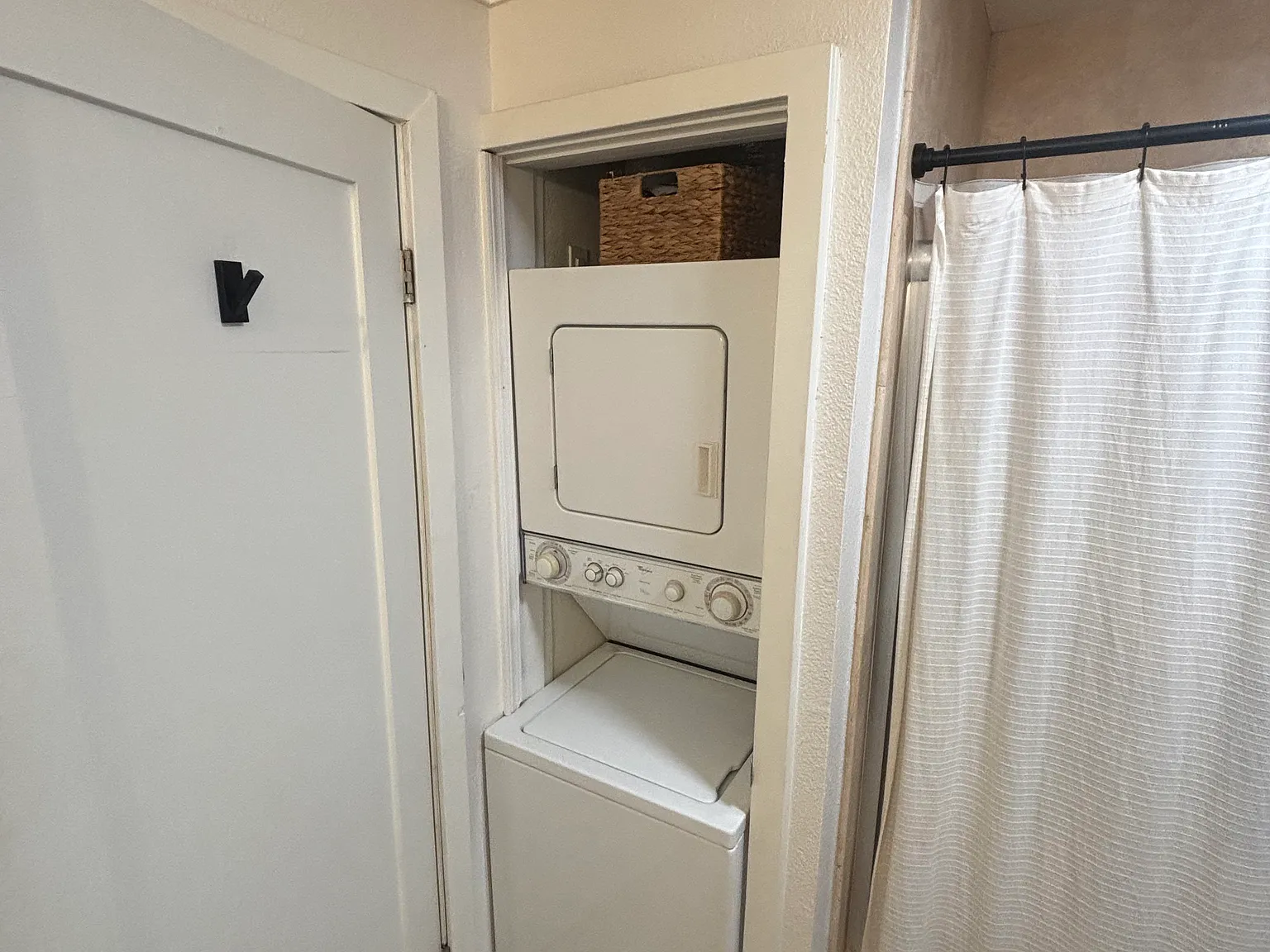 1055 Orizaba Ave — Photo 4