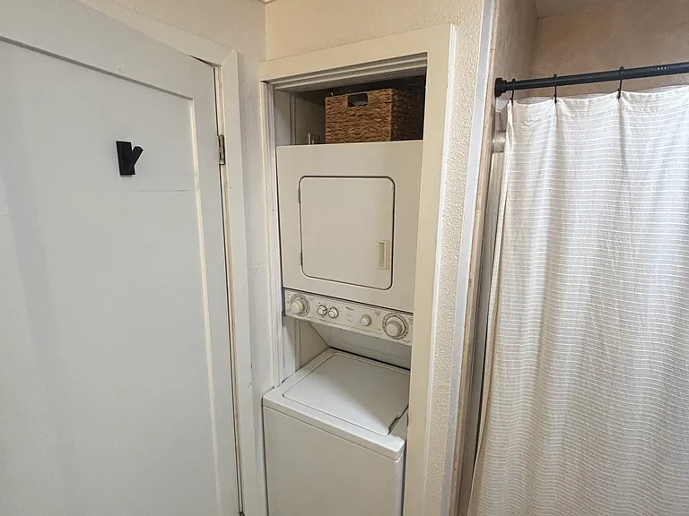 1055 Orizaba Ave #3 — Photo 4