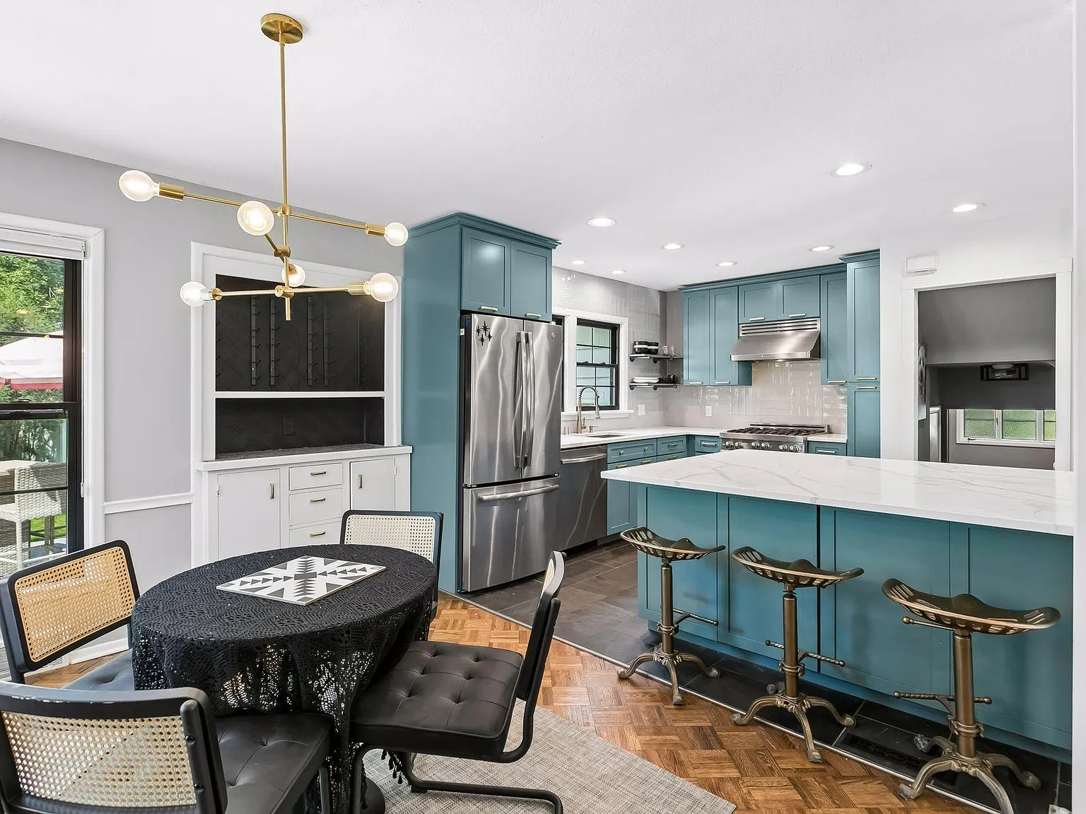 3 bed, 2.5 bath, 2905 sqft, $5,000 — Photo 4