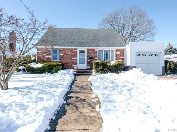 619 Franklin Avenue, Massapequa, NY 11758