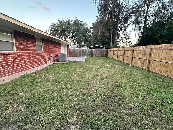 4th image of 55 Alberta Dr