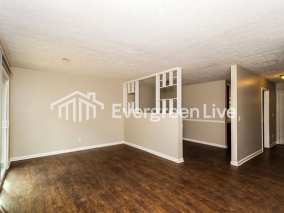 5th image of 340 River Chase Dr