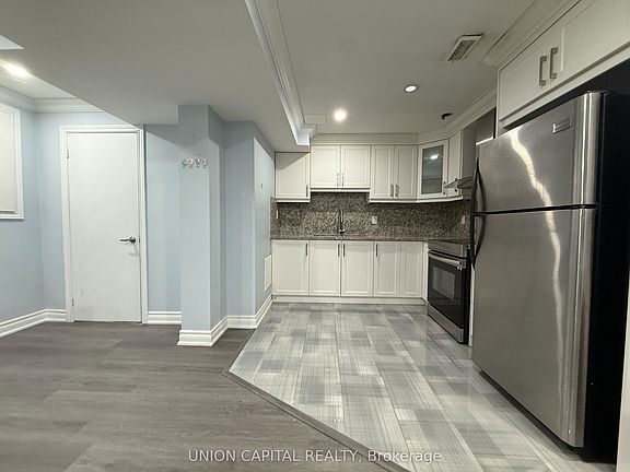 3rd image of 114 Timbers Cir