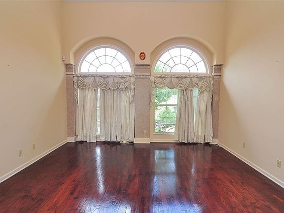 5th image of 1775 Autumndale Dr