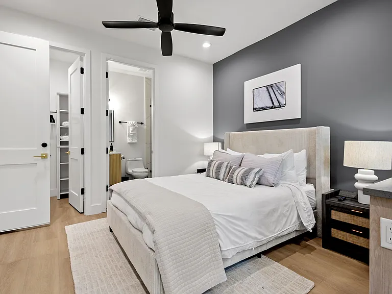 210 W Columbus Dr #3 — Photo 5