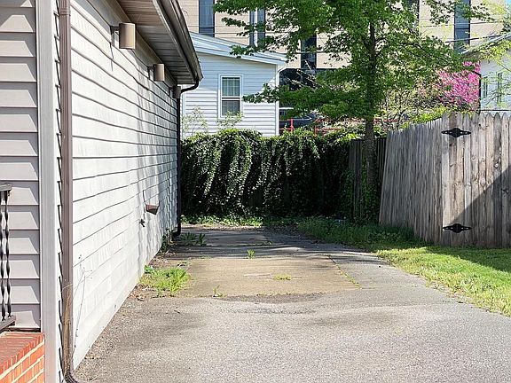 4th image of 442 Bridgewater St