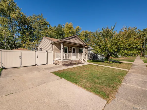 6676 Syracuse St, Taylor, MI 48180